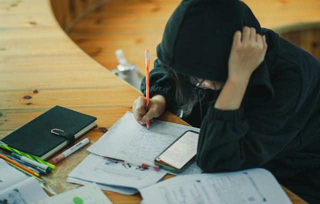 student who can't focus on studying